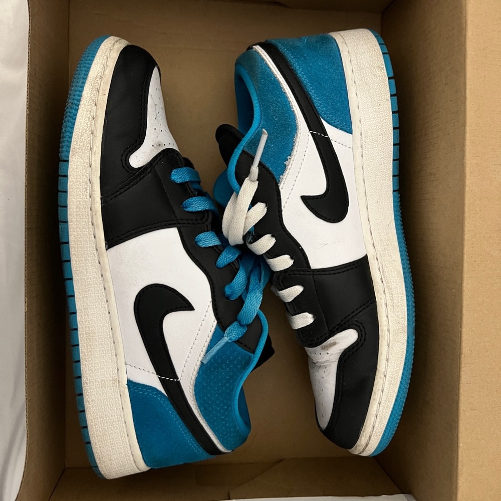 Jordan 1 electric blue/ Bought at Champs/ Originally $125